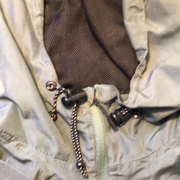 Billabong men’s Windbreaker Hoodie In green - Picture 8 of 9